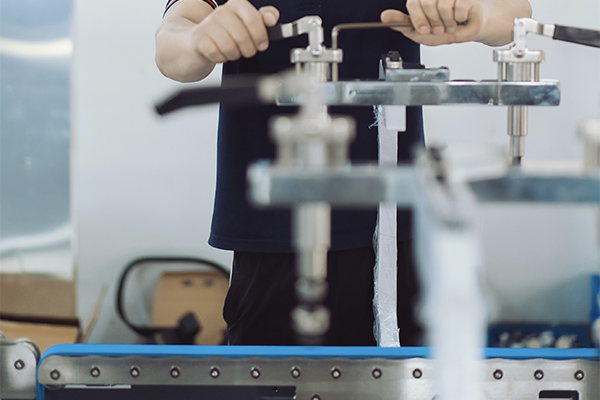 中國印刷裝備制造業(yè)的創(chuàng)新之路-新羅蘭糊盒機(jī)